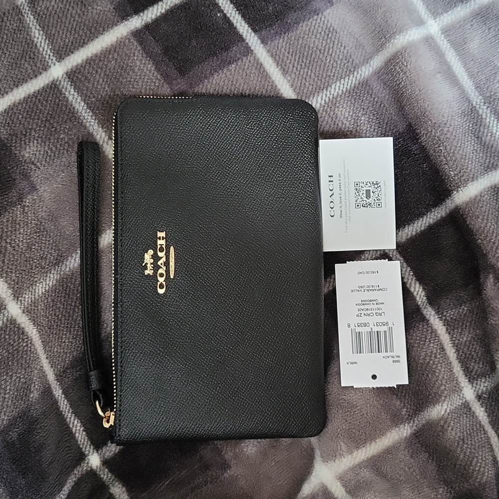 Coach Large Black Leather Corner Zippered Wristlet, New With Tags